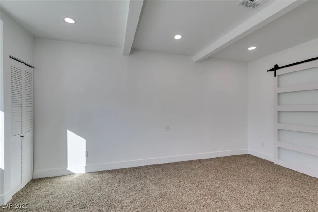 704 Stanford, Las Vegas, NV 89107
