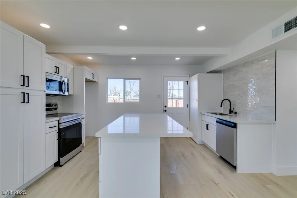 704 Stanford, Las Vegas, NV 89107