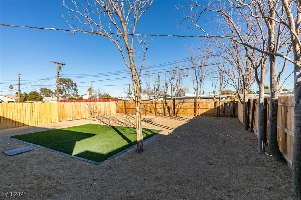 704 Stanford, Las Vegas, NV 89107