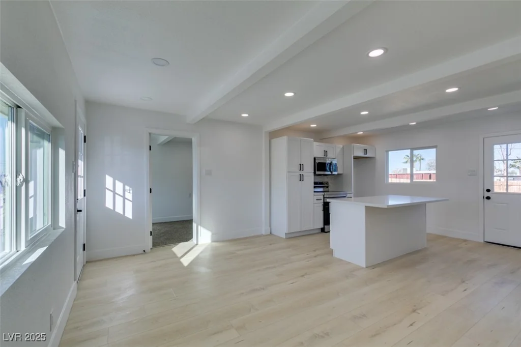 704 Stanford, Las Vegas, NV 89107