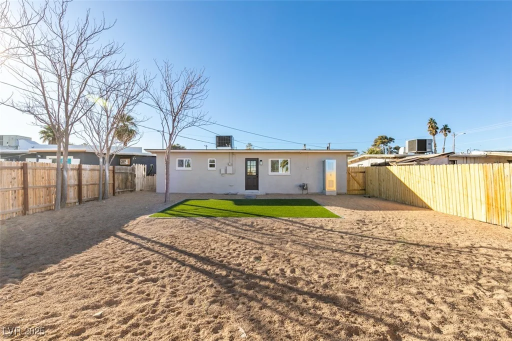 704 Stanford, Las Vegas, NV 89107
