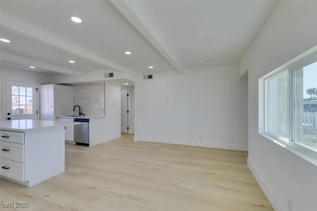 704 Stanford, Las Vegas, NV 89107