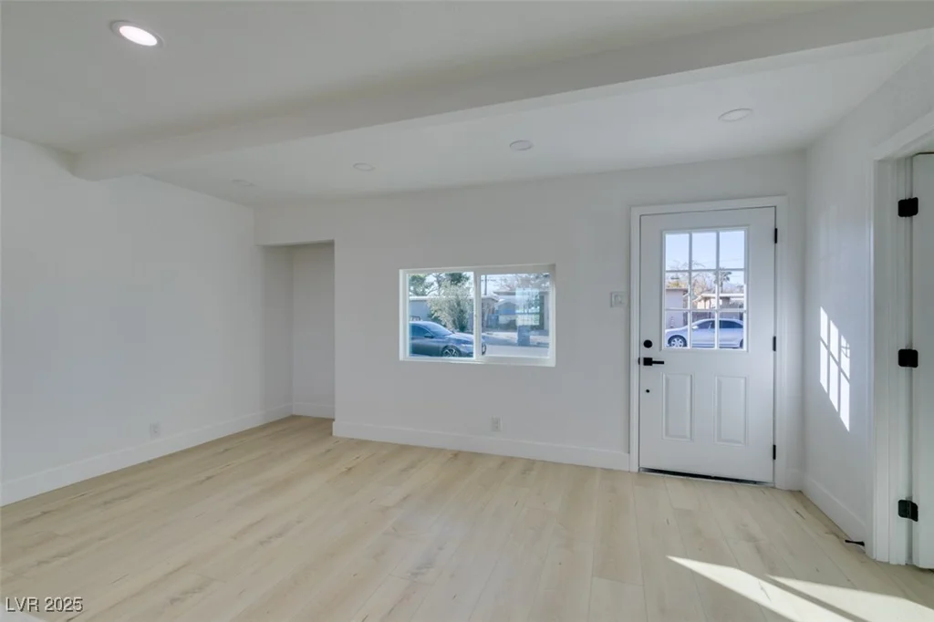 704 Stanford, Las Vegas, NV 89107