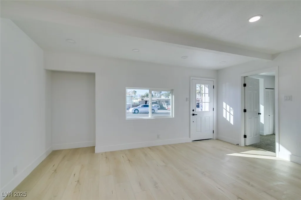 704 Stanford, Las Vegas, NV 89107