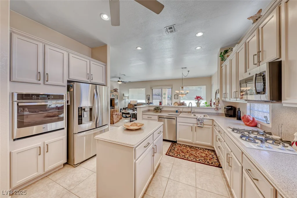 2069 King Mesa, Henderson, NV 89012