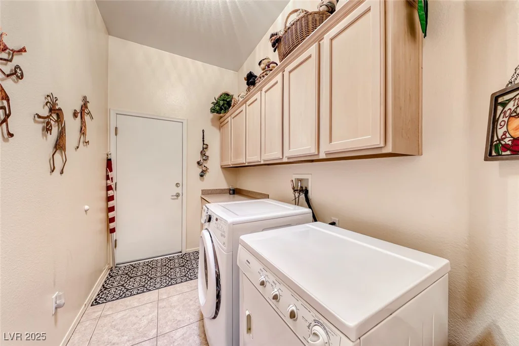 2069 King Mesa, Henderson, NV 89012