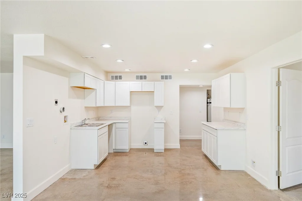 1657 Desert Inn, Las Vegas, NV 89169