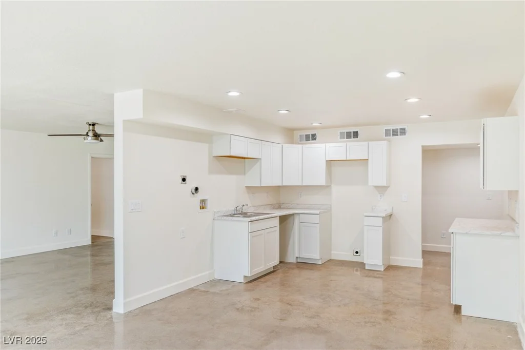 1657 Desert Inn, Las Vegas, NV 89169