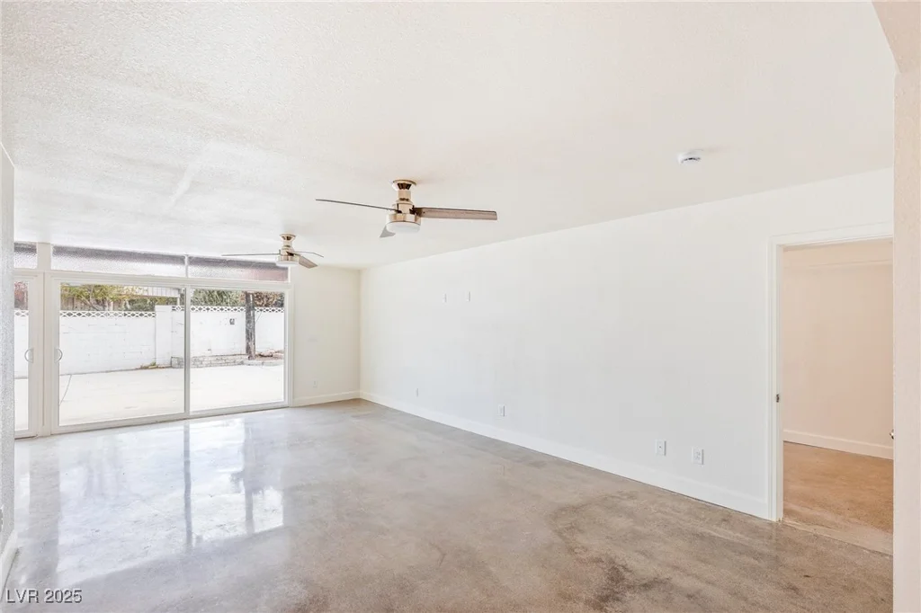 1657 Desert Inn, Las Vegas, NV 89169