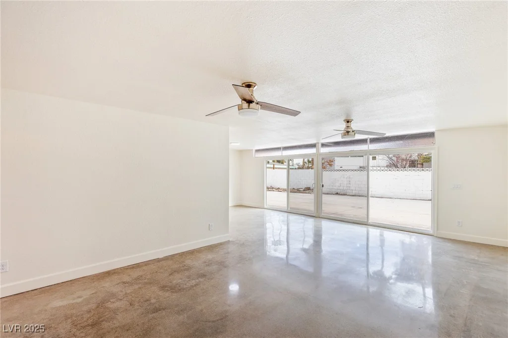 1657 Desert Inn, Las Vegas, NV 89169