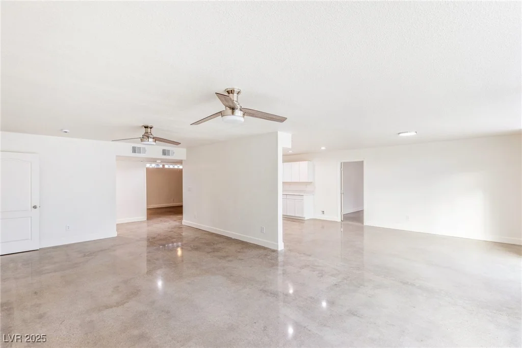 1657 Desert Inn, Las Vegas, NV 89169