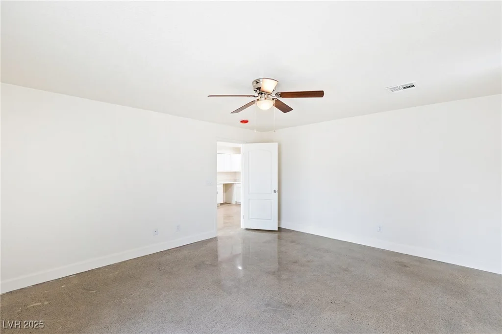 1657 Desert Inn, Las Vegas, NV 89169