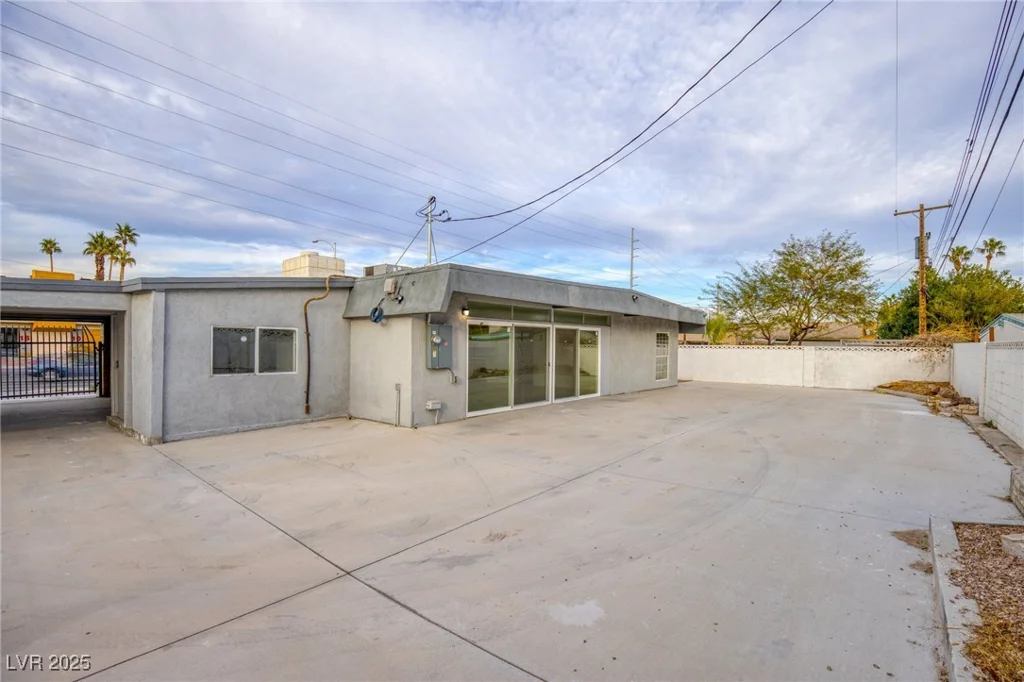 1657 Desert Inn, Las Vegas, NV 89169