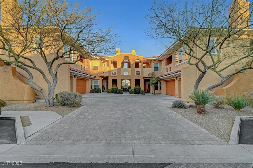 820 Canterra, Las Vegas, NV 89138