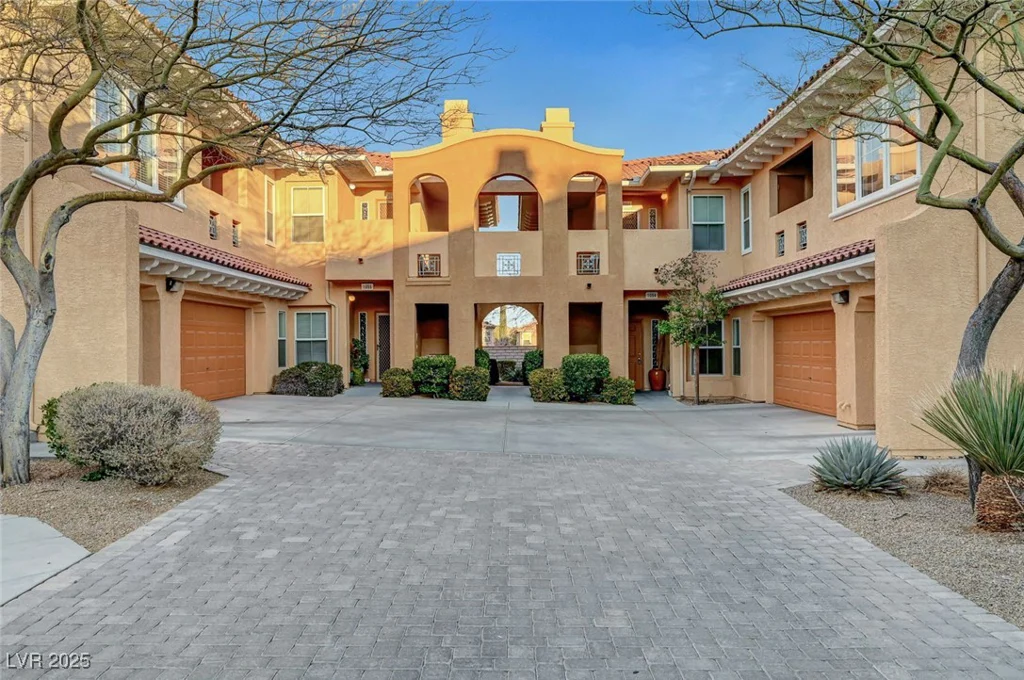 820 Canterra, Las Vegas, NV 89138