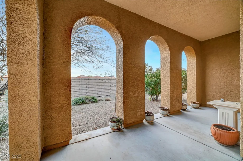 820 Canterra, Las Vegas, NV 89138