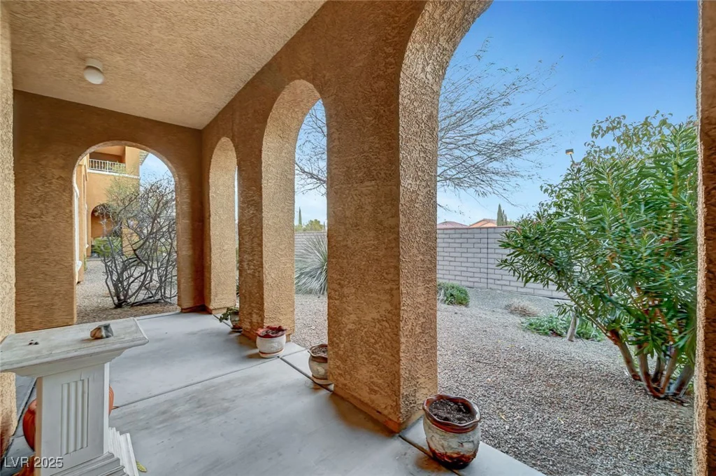 820 Canterra, Las Vegas, NV 89138