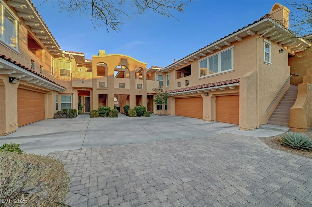 820 Canterra, Las Vegas, NV 89138