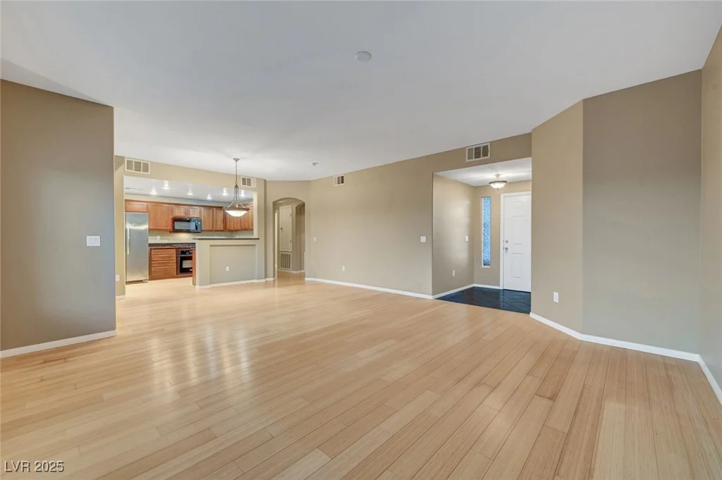 820 Canterra, Las Vegas, NV 89138