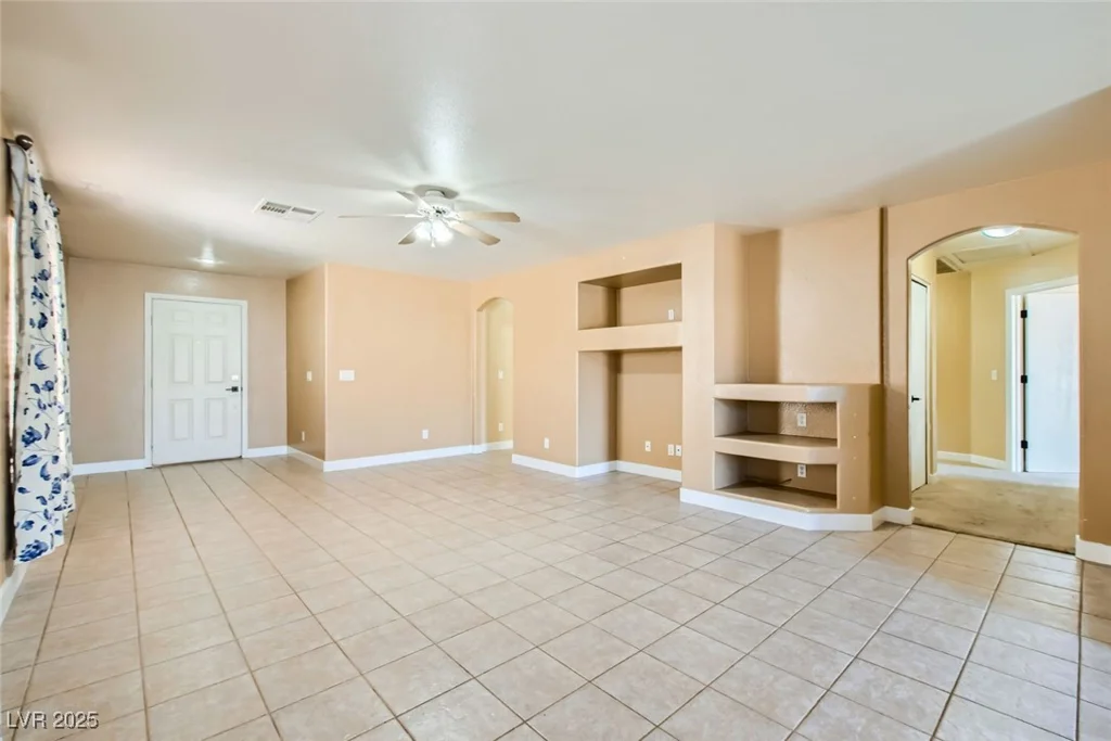 8728 Honey Vine, Las Vegas, NV 89143