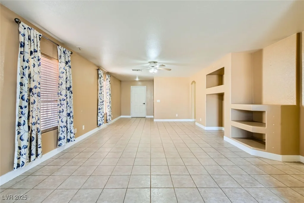 8728 Honey Vine, Las Vegas, NV 89143