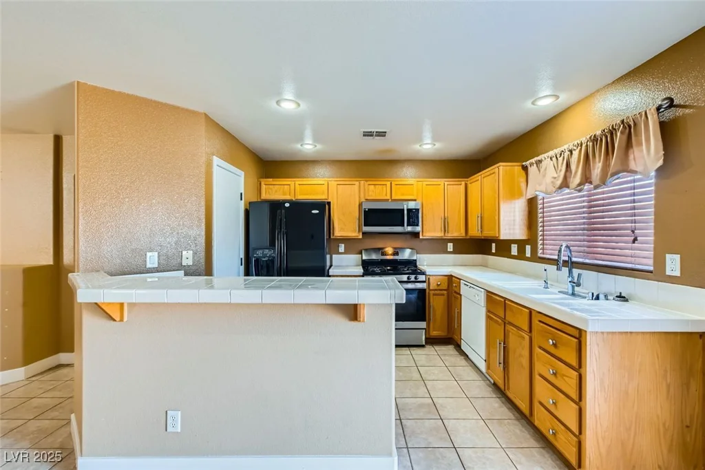 8728 Honey Vine, Las Vegas, NV 89143