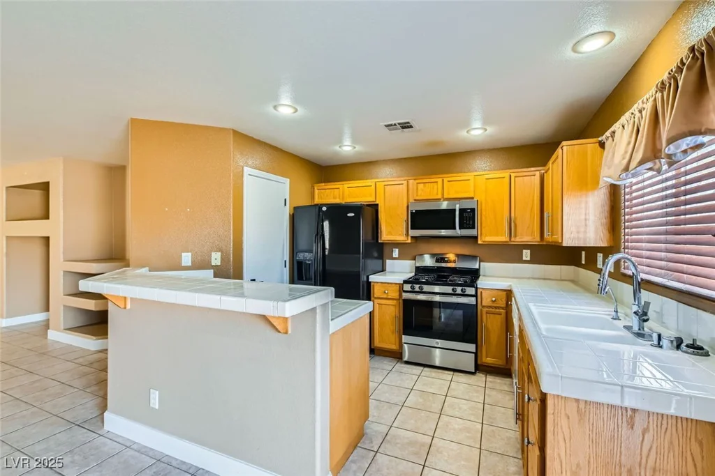 8728 Honey Vine, Las Vegas, NV 89143