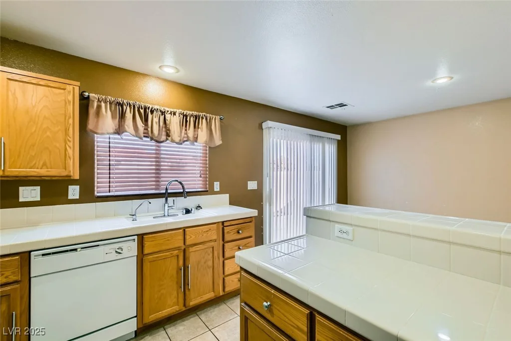 8728 Honey Vine, Las Vegas, NV 89143