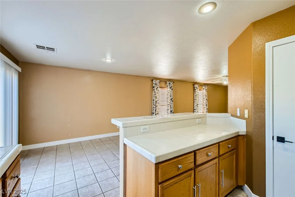 8728 Honey Vine, Las Vegas, NV 89143