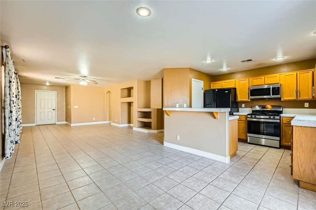 8728 Honey Vine, Las Vegas, NV 89143