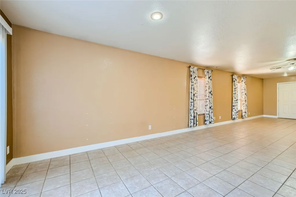 8728 Honey Vine, Las Vegas, NV 89143