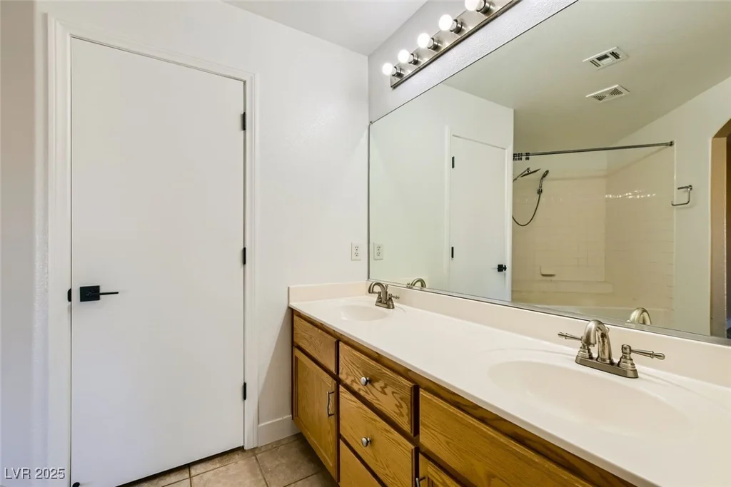 8728 Honey Vine, Las Vegas, NV 89143