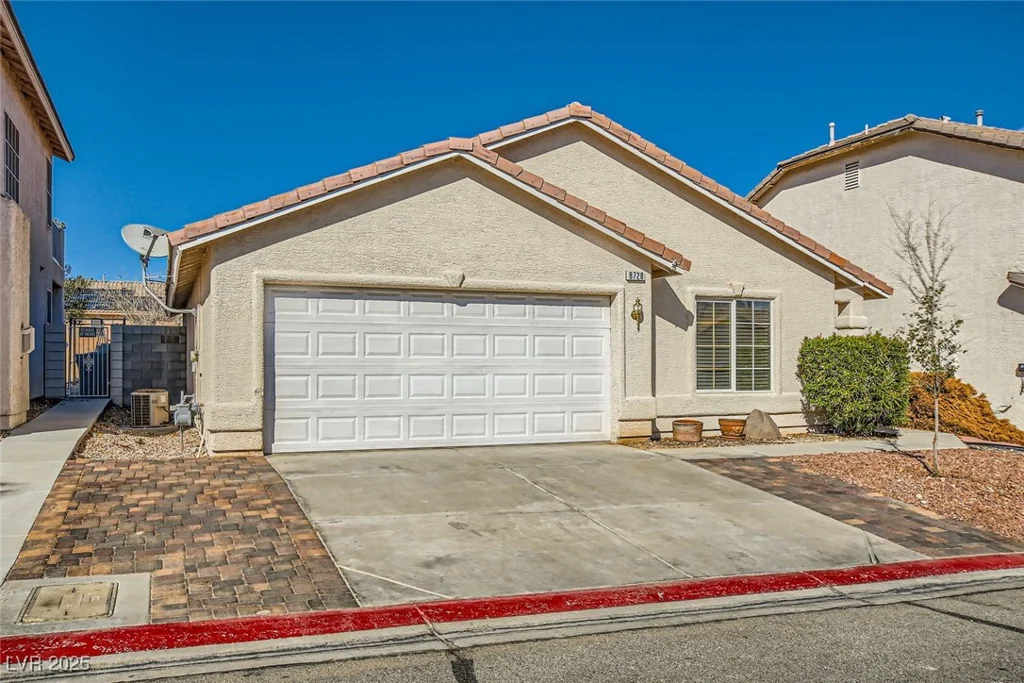 8728 Honey Vine, Las Vegas, NV 89143