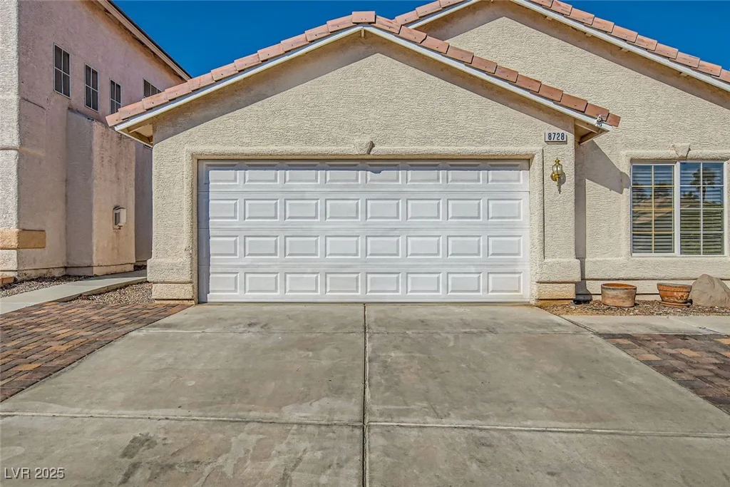 8728 Honey Vine, Las Vegas, NV 89143