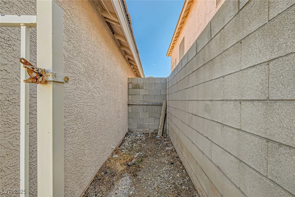 8728 Honey Vine, Las Vegas, NV 89143