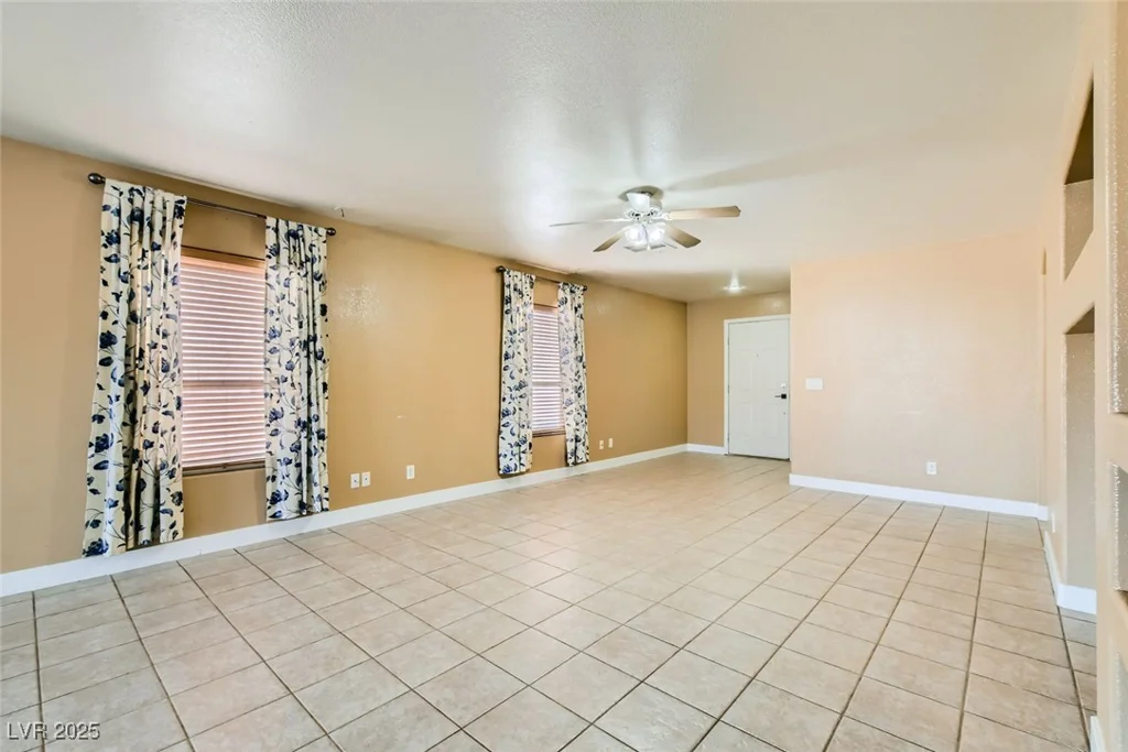 8728 Honey Vine, Las Vegas, NV 89143
