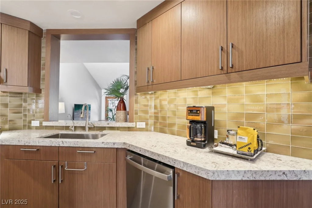 7315 Mission Hills, Las Vegas, NV 89113