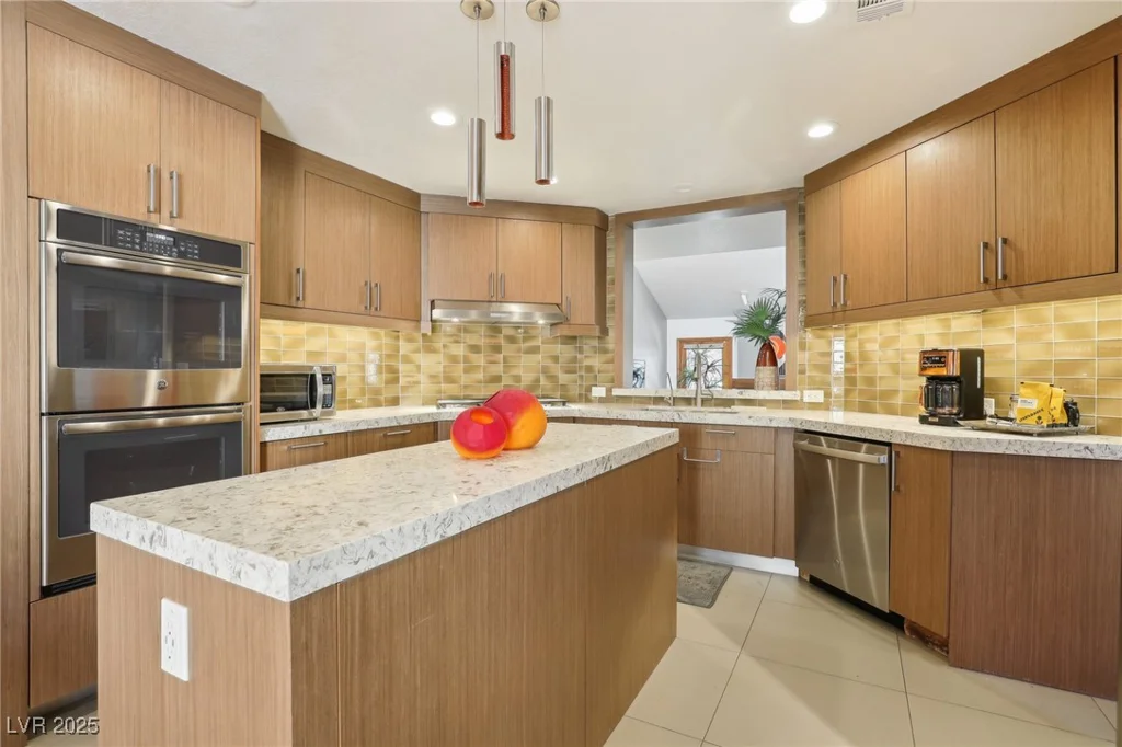 7315 Mission Hills, Las Vegas, NV 89113