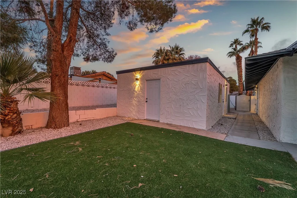 3467 Mardon, Las Vegas, NV 89139