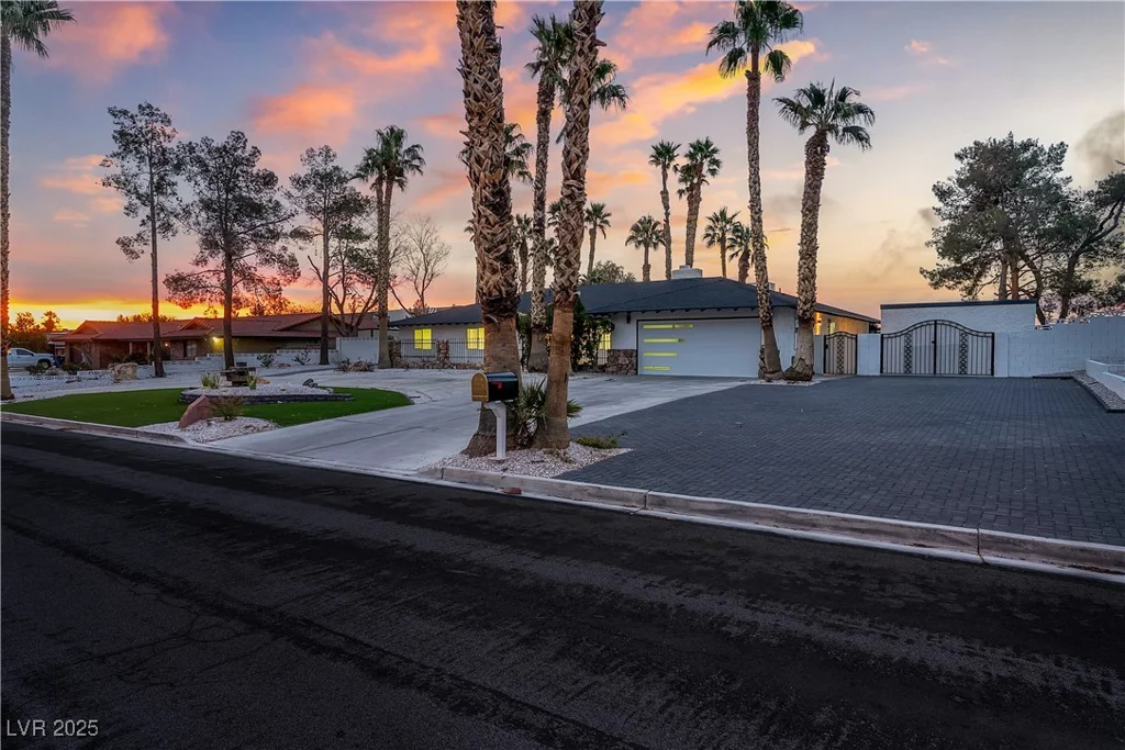 3467 Mardon, Las Vegas, NV 89139
