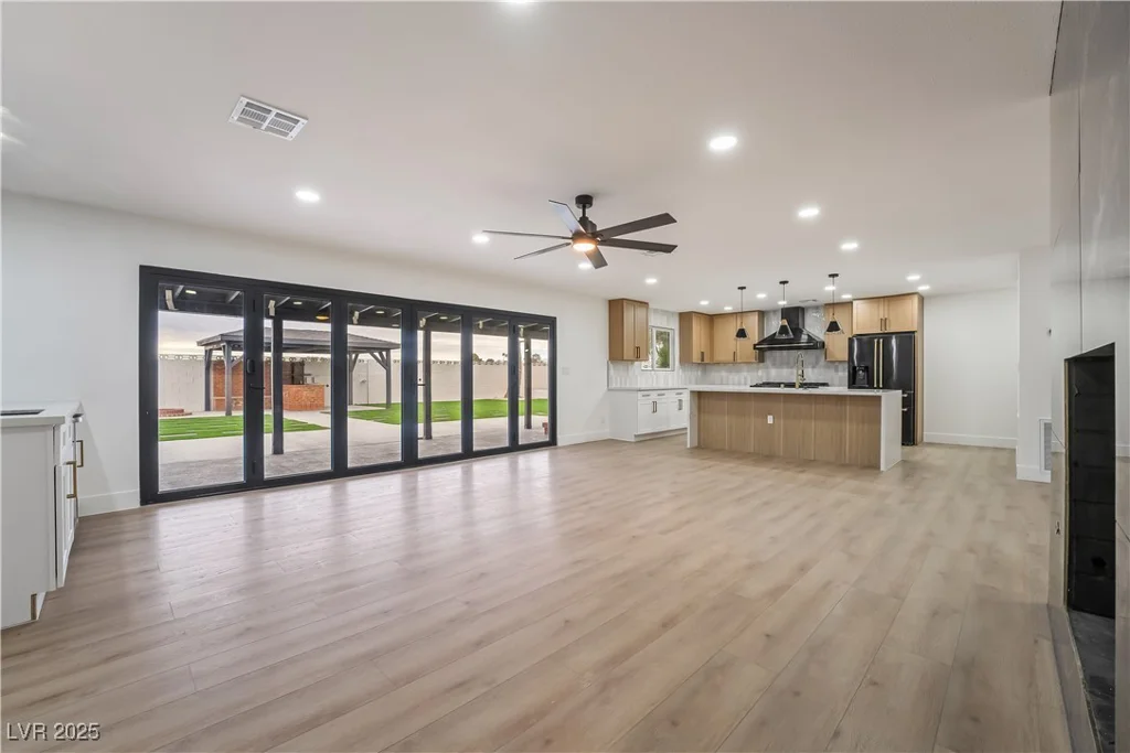 3467 Mardon, Las Vegas, NV 89139