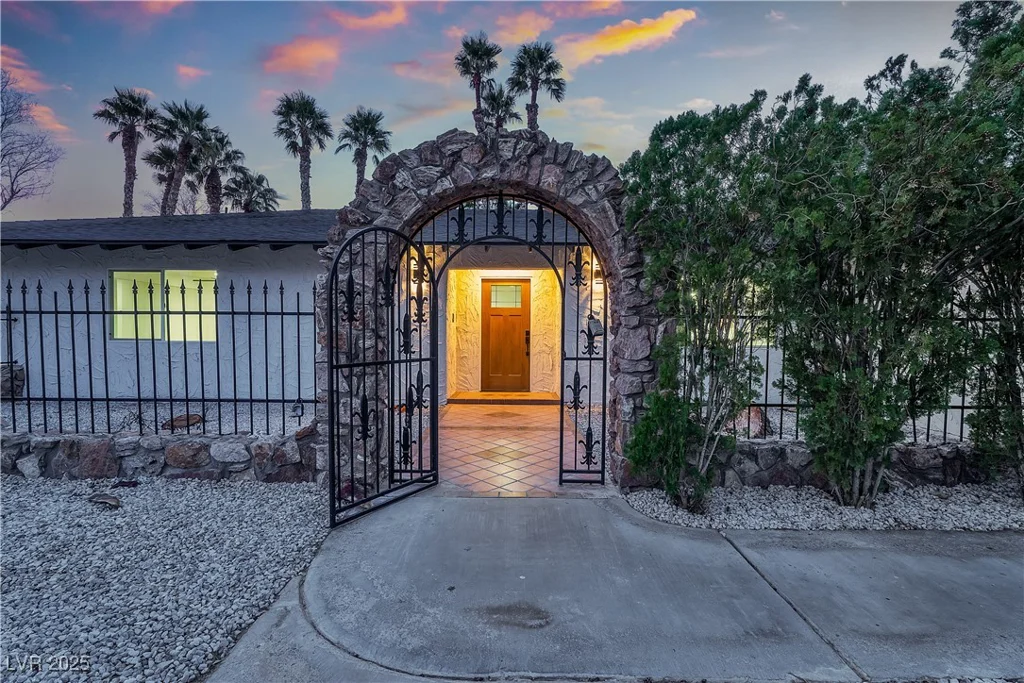 3467 Mardon, Las Vegas, NV 89139