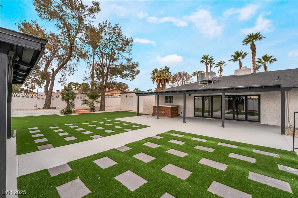 3467 Mardon, Las Vegas, NV 89139
