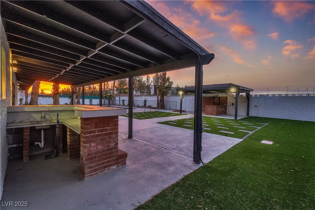 3467 Mardon, Las Vegas, NV 89139