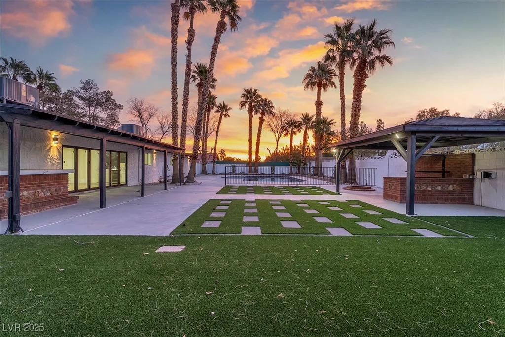 3467 Mardon, Las Vegas, NV 89139