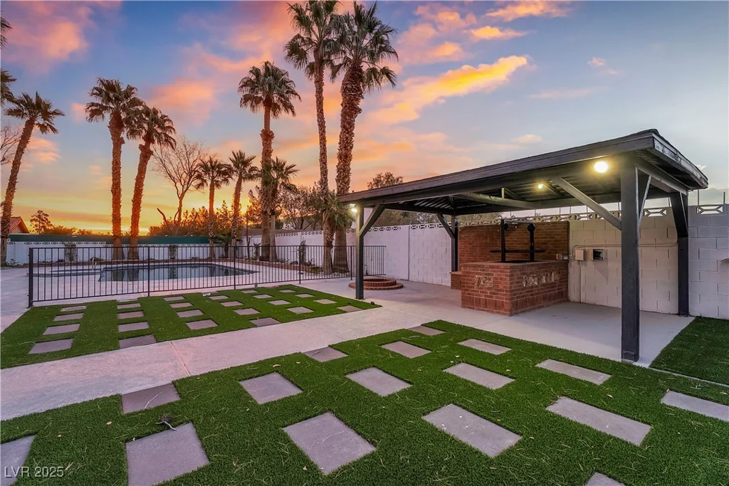 3467 Mardon, Las Vegas, NV 89139