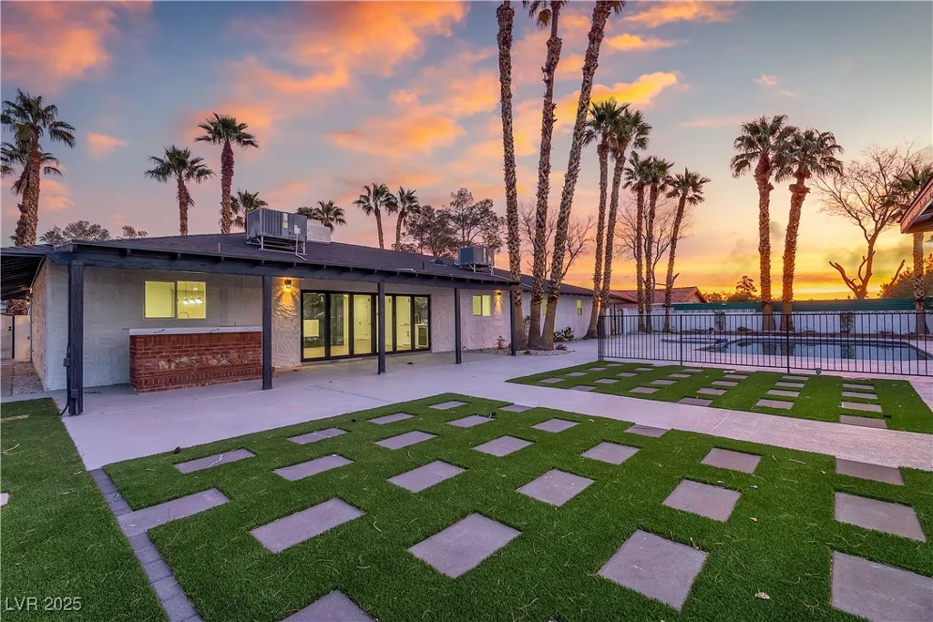 3467 Mardon, Las Vegas, NV 89139