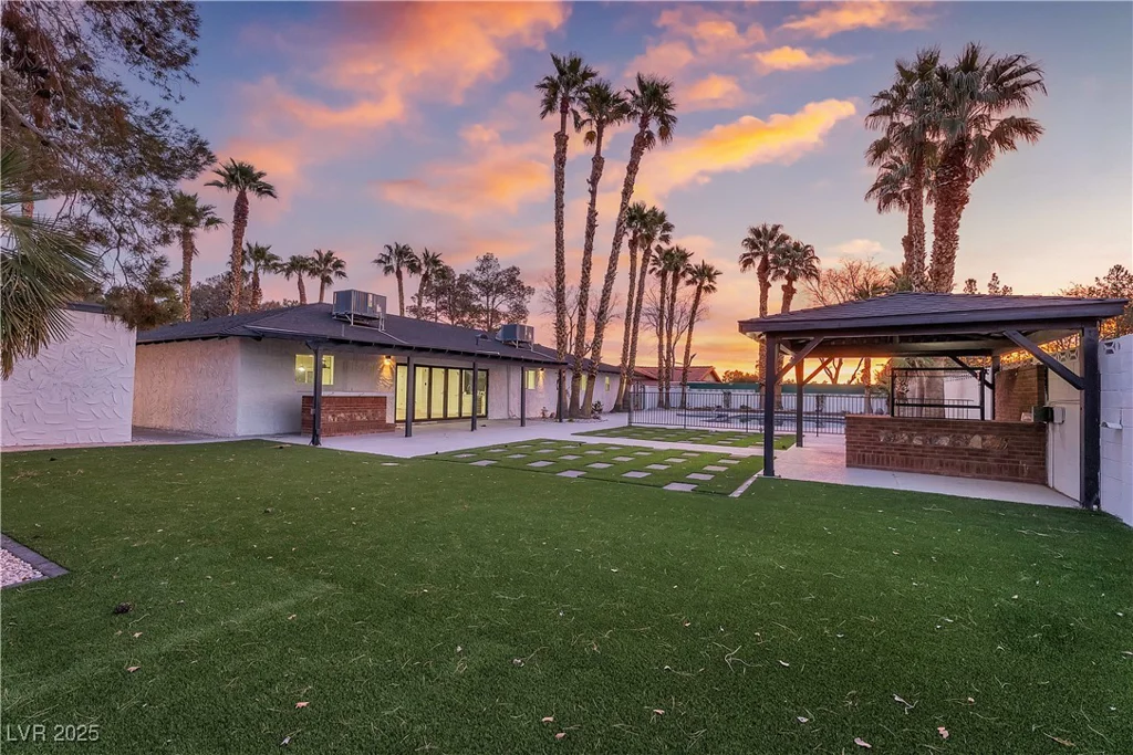 3467 Mardon, Las Vegas, NV 89139