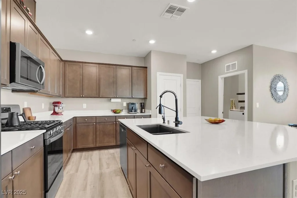 2405 Bellinzona, Henderson, NV 89044