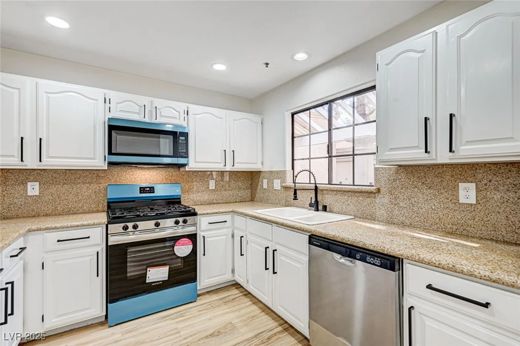 2851 Valley View, Las Vegas, NV 89102